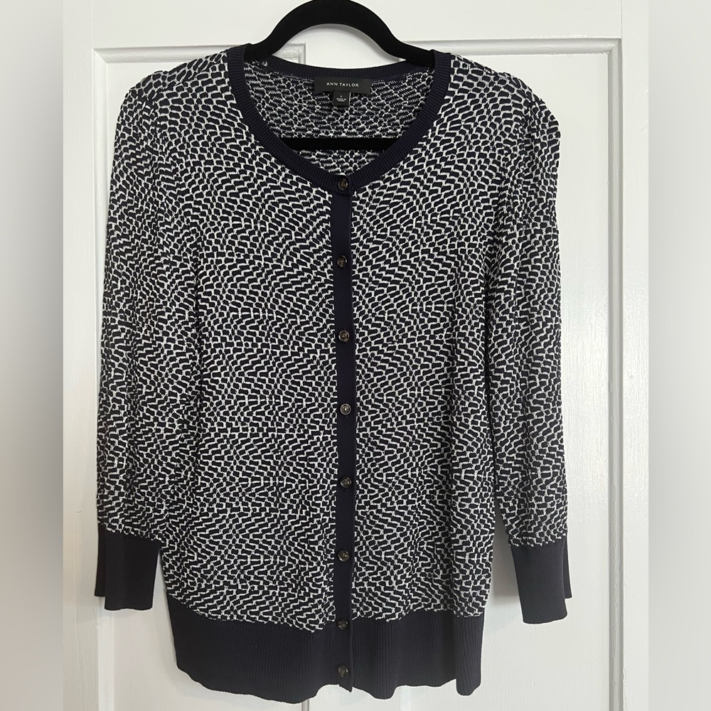 Ann Taylor Lightweight Button Up Cardigan Size Large